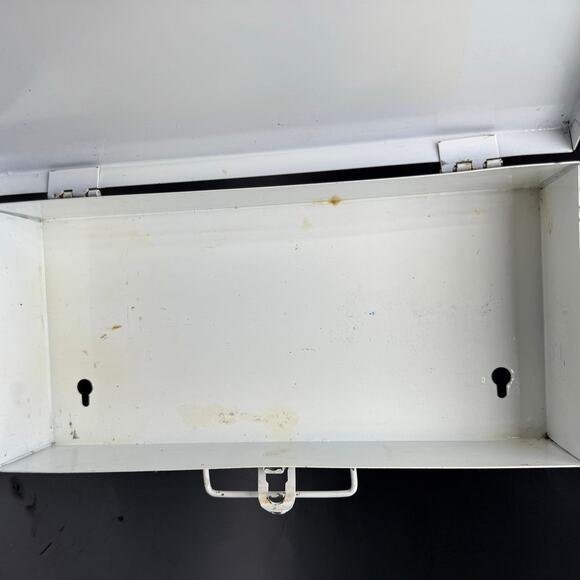 Vintage Metal Box First Aid Kit White Green Welshgard Wall Mount Retro Decor - Picture 8 of 9